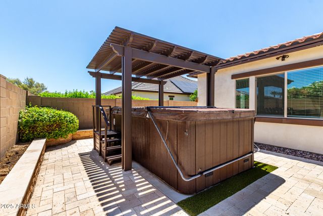 7556 W CRYSTAL Road, Glendale, AZ 85308