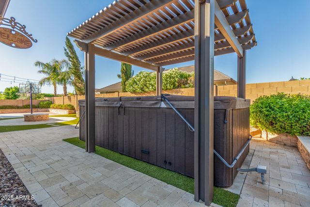 7556 W CRYSTAL Road, Glendale, AZ 85308