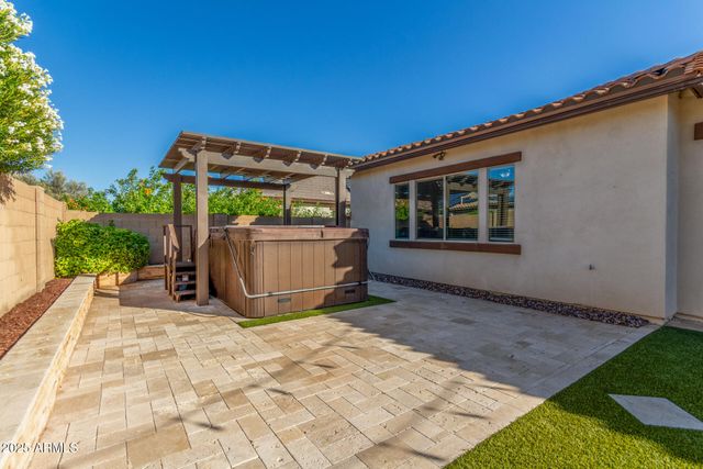 7556 W CRYSTAL Road, Glendale, AZ 85308