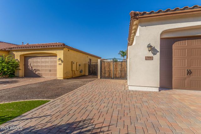 7556 W CRYSTAL Road, Glendale, AZ 85308