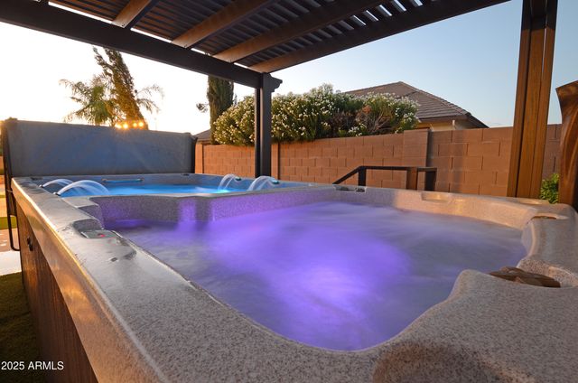 7556 W CRYSTAL Road, Glendale, AZ 85308