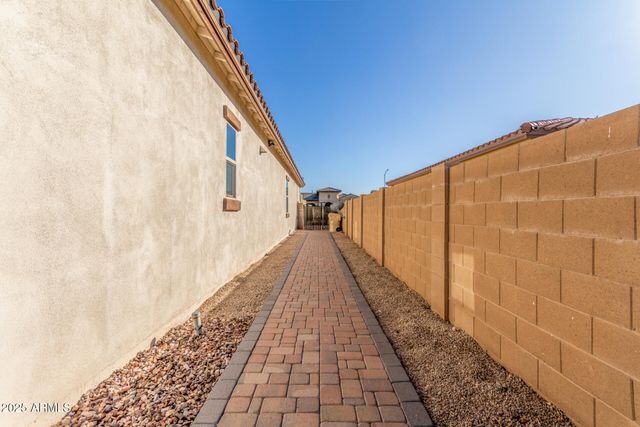 7556 W CRYSTAL Road, Glendale, AZ 85308