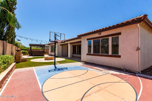 7556 W CRYSTAL Road, Glendale, AZ 85308