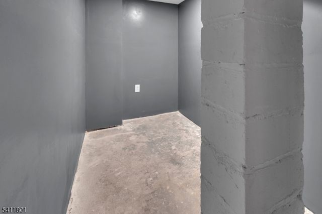 32 Dodd St, East Orange City, NJ 07017