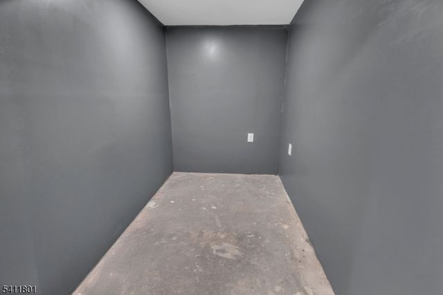 32 Dodd St, East Orange City, NJ 07017