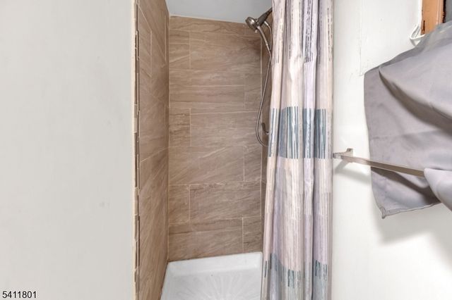 32 Dodd St, East Orange City, NJ 07017