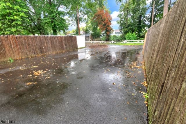 32 Dodd St, East Orange City, NJ 07017