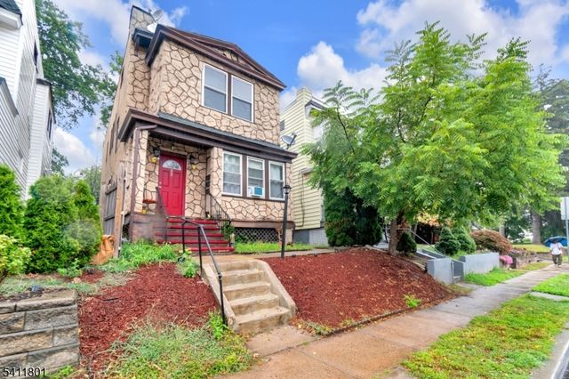 32 Dodd St, East Orange City, NJ 07017