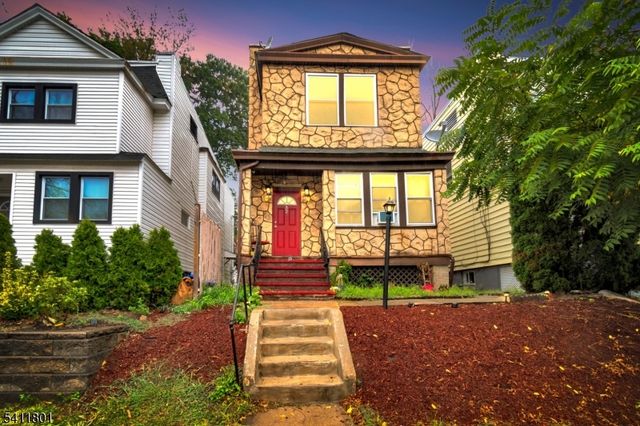 32 Dodd St, East Orange City, NJ 07017