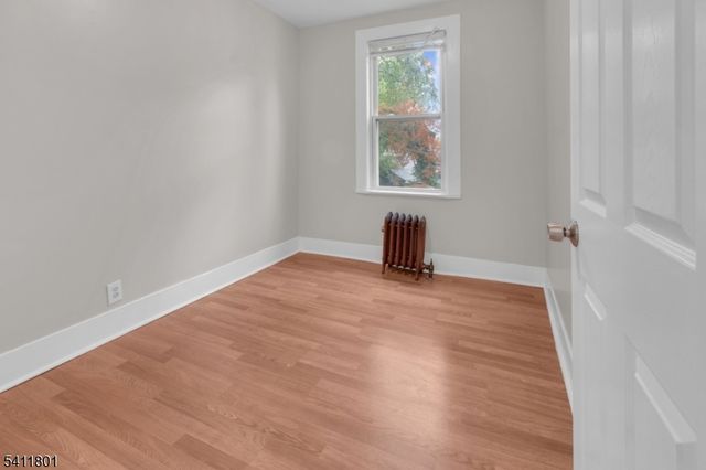 32 Dodd St, East Orange City, NJ 07017