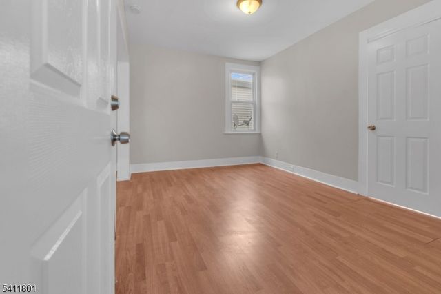 32 Dodd St, East Orange City, NJ 07017