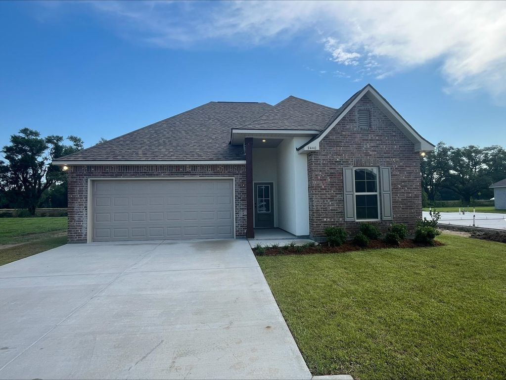 2440 Goldfinch Dr, Houma, LA 70364
