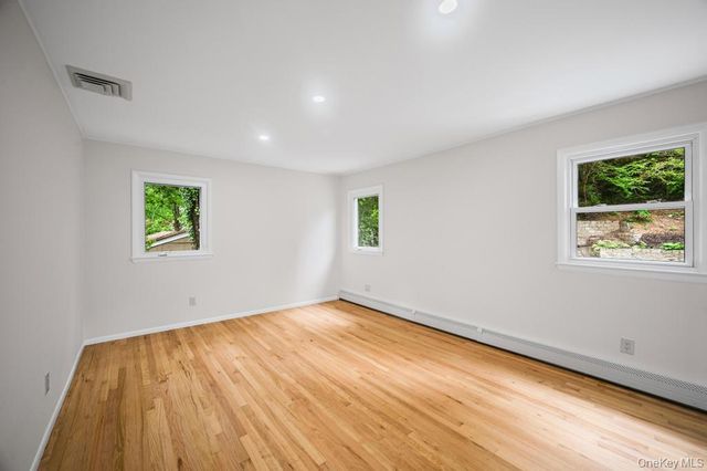 26 Ravine Road, Great Neck, NY 11023