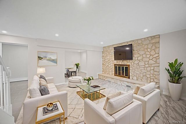 26 Ravine Road, Great Neck, NY 11023