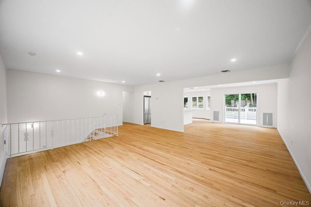 26 Ravine Road, Great Neck, NY 11023