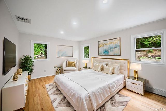 26 Ravine Road, Great Neck, NY 11023