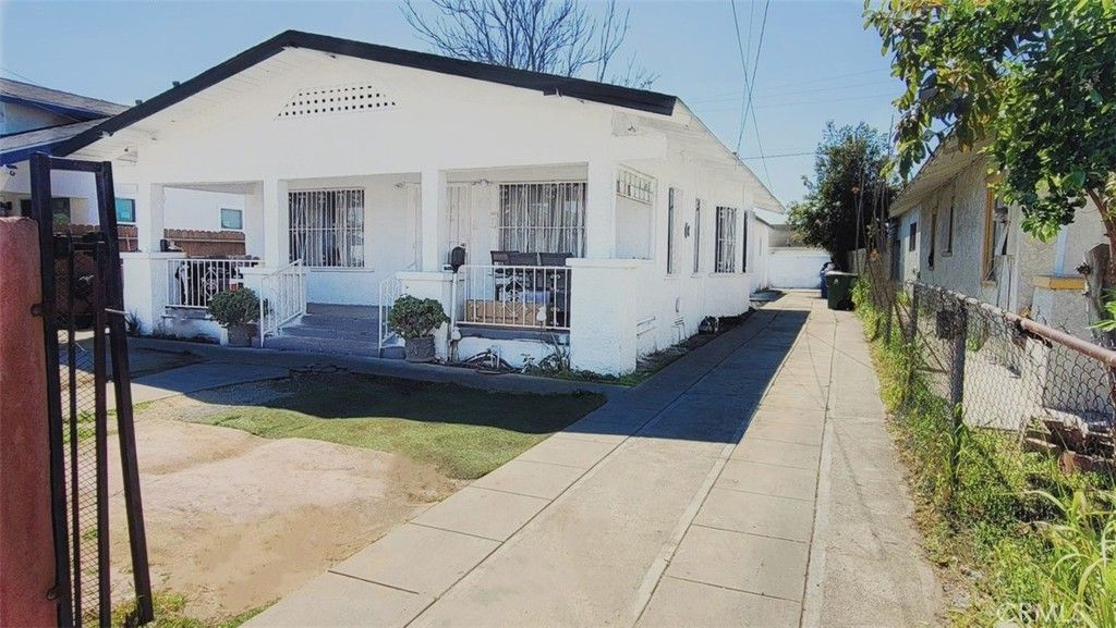 242 W 58th, Los Angeles, CA 90037 — photo 2