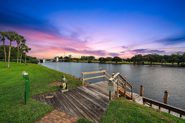 336 Golfview Road 905, North Palm Beach, FL 33408