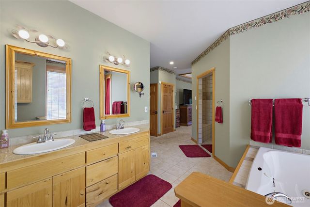 10710 417th Street E, Eatonville, WA 98328