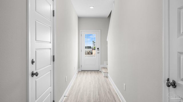 48 Hatten Ct, Mary Esther, FL 32569