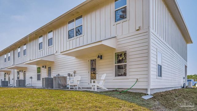 48 Hatten Ct, Mary Esther, FL 32569