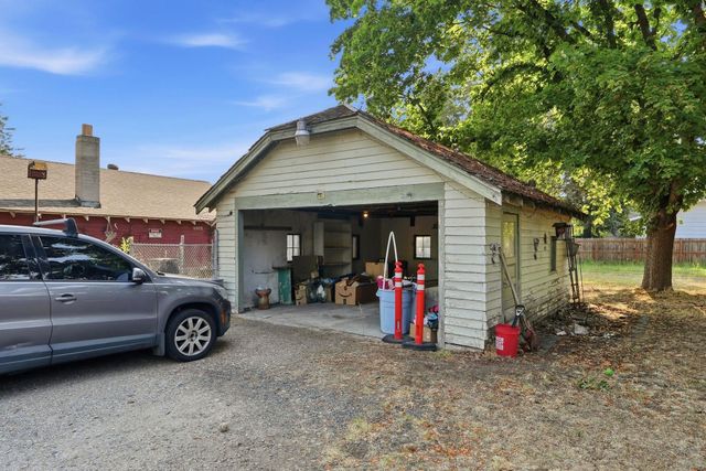 9922 E Upriver Dr, Spokane, WA 99206
