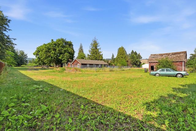9922 E Upriver Dr, Spokane, WA 99206