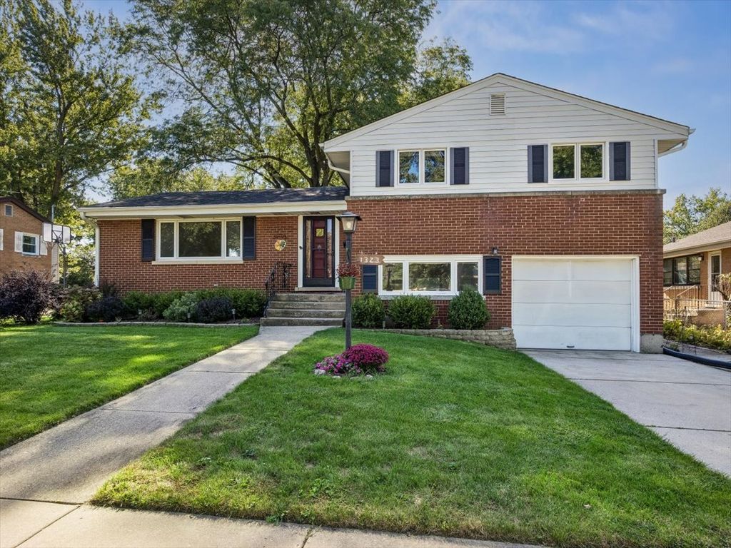 1323 W Sigwalt Street, Arlington Heights, IL 60005 — exterior