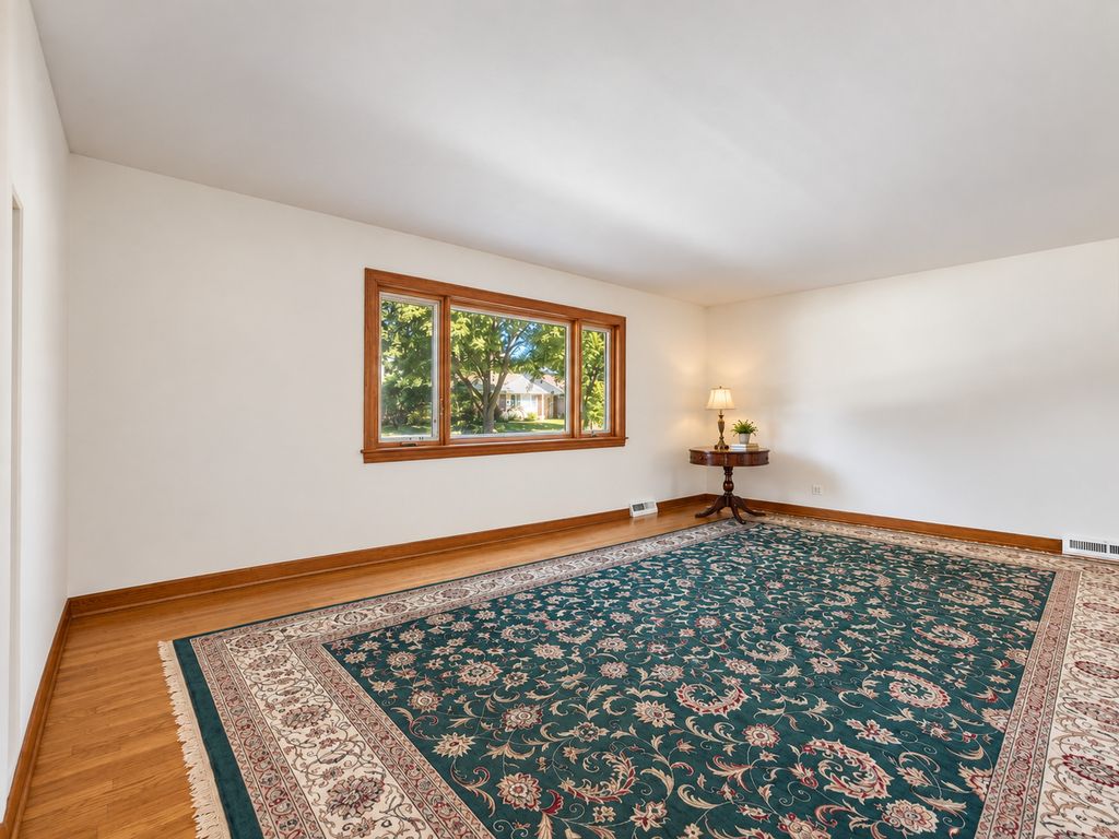 1323 W Sigwalt Street, Arlington Heights, IL 60005 — photo 2