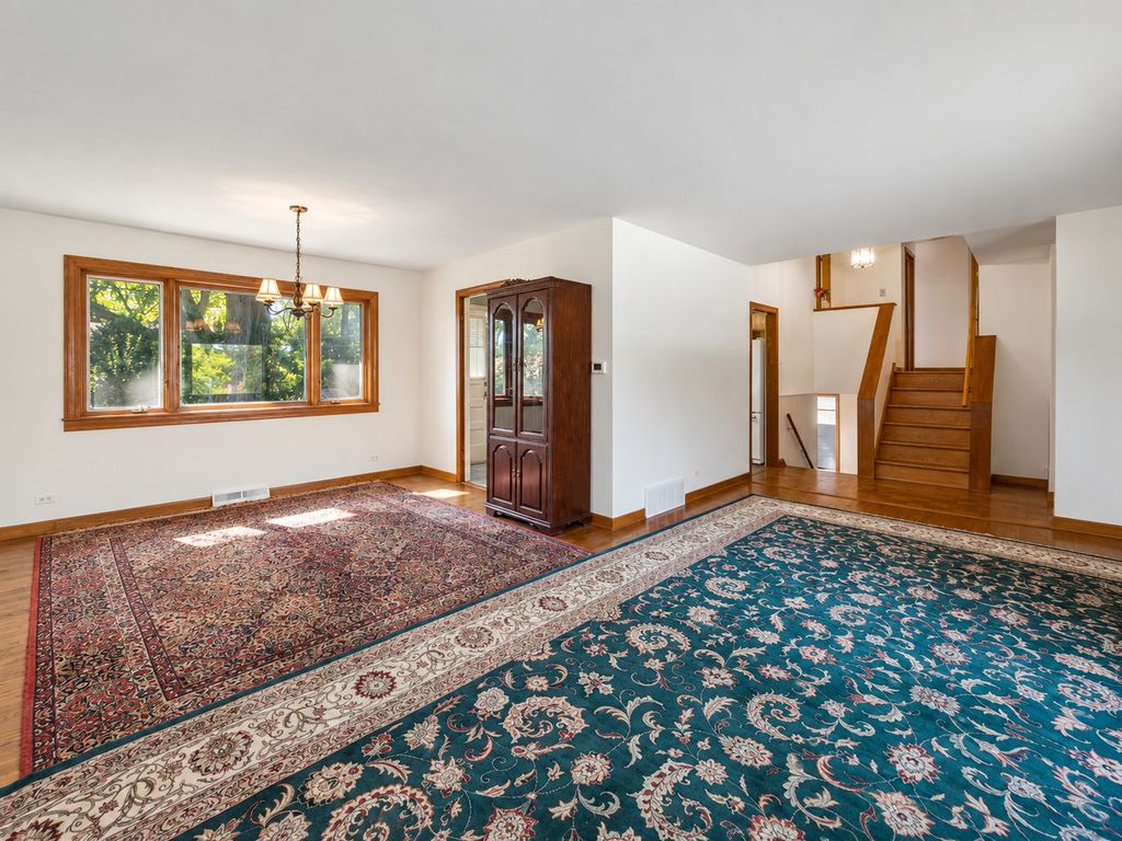 1323 W Sigwalt Street, Arlington Heights, IL 60005 — photo 3