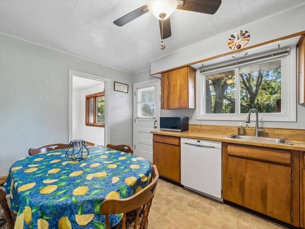 1323 W Sigwalt Street, Arlington Heights, IL 60005 — photo 4