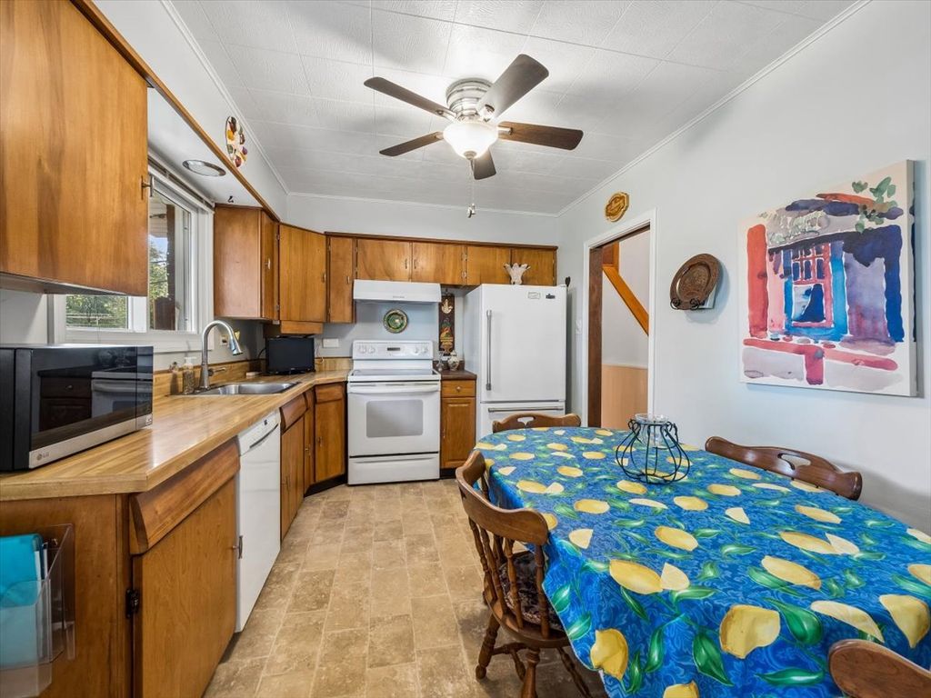 1323 W Sigwalt Street, Arlington Heights, IL 60005 — photo 5