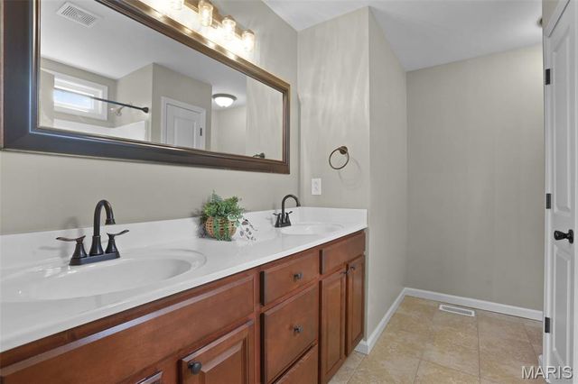 1423 E 5th Street, Washington, MO 63090
