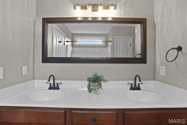 1423 E 5th Street, Washington, MO 63090