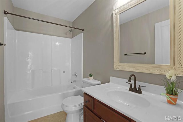 1423 E 5th Street, Washington, MO 63090