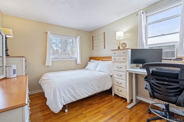 90 Babylon Avenue, West Islip, NY 11795