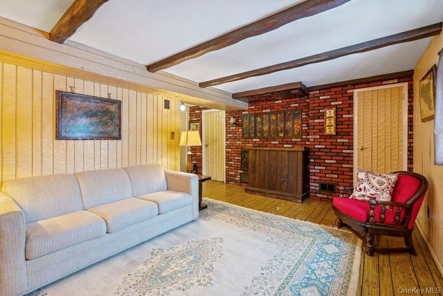 90 Babylon Avenue, West Islip, NY 11795