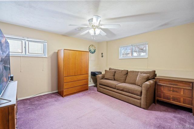 90 Babylon Avenue, West Islip, NY 11795