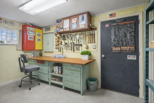 90 Babylon Avenue, West Islip, NY 11795