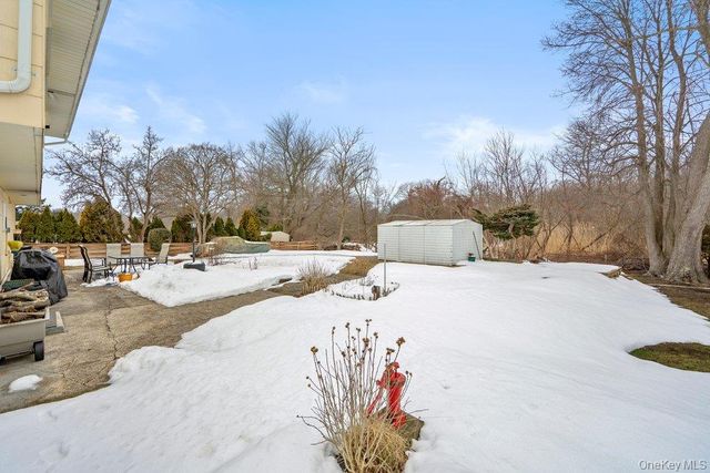 90 Babylon Avenue, West Islip, NY 11795