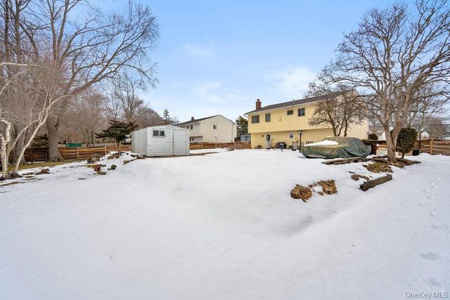 90 Babylon Avenue, West Islip, NY 11795