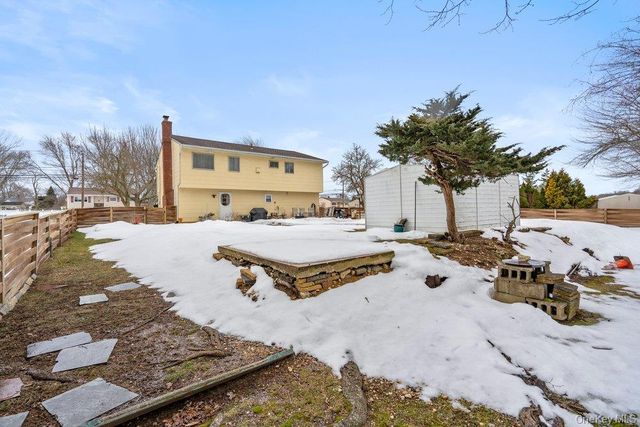 90 Babylon Avenue, West Islip, NY 11795