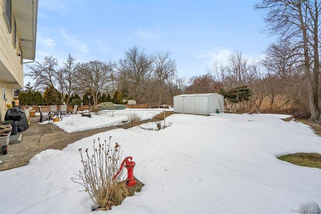 90 Babylon Avenue, West Islip, NY 11795