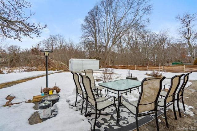 90 Babylon Avenue, West Islip, NY 11795