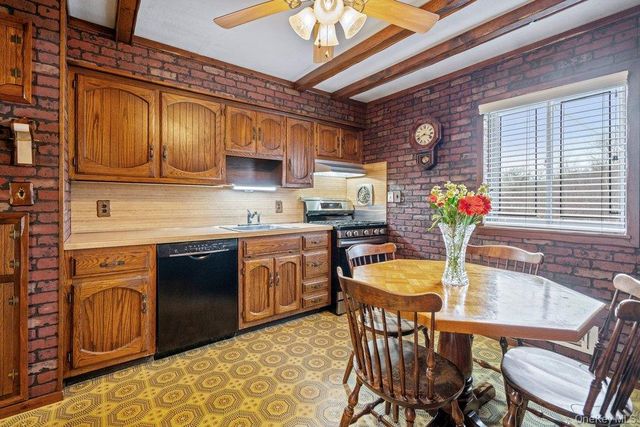 90 Babylon Avenue, West Islip, NY 11795