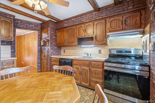 90 Babylon Avenue, West Islip, NY 11795