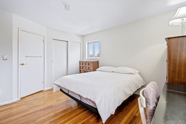 90 Babylon Avenue, West Islip, NY 11795