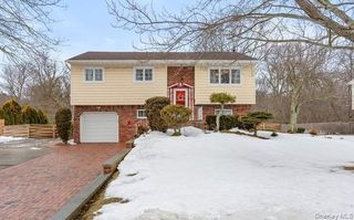 90 Babylon Avenue, West Islip, NY 11795