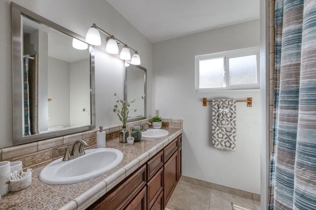 1231 W Fremont Avenue, Fresno, CA 93711