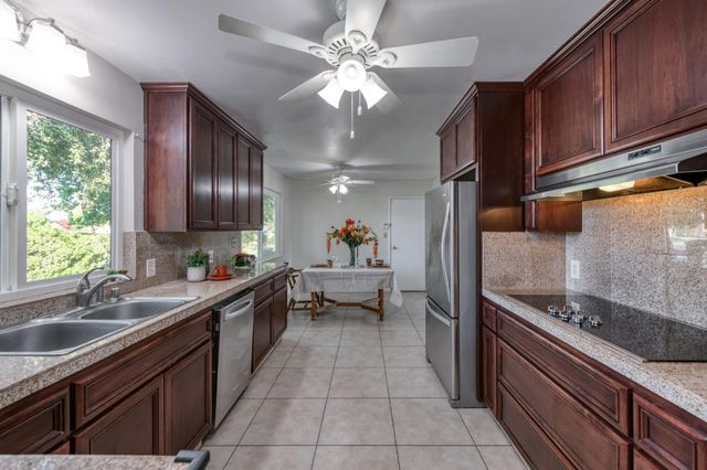 1231 W Fremont Avenue, Fresno, CA 93711